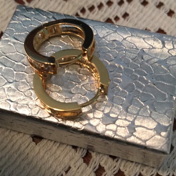 18kt Gold-Plated Hooped Earrings - Picture 5 of 7